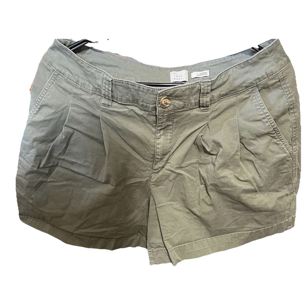 A New Day Army Green Shorts Medium Women’s
